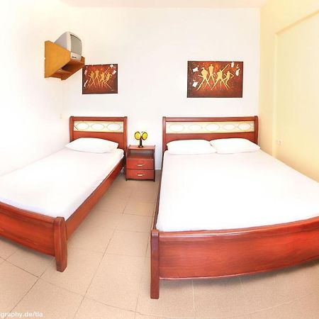 Hotel Stefani Сарті Екстер'єр фото