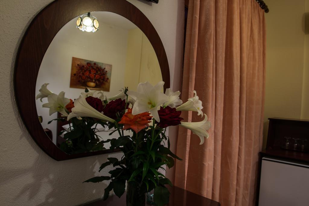 Hotel Stefani Сарті Екстер'єр фото