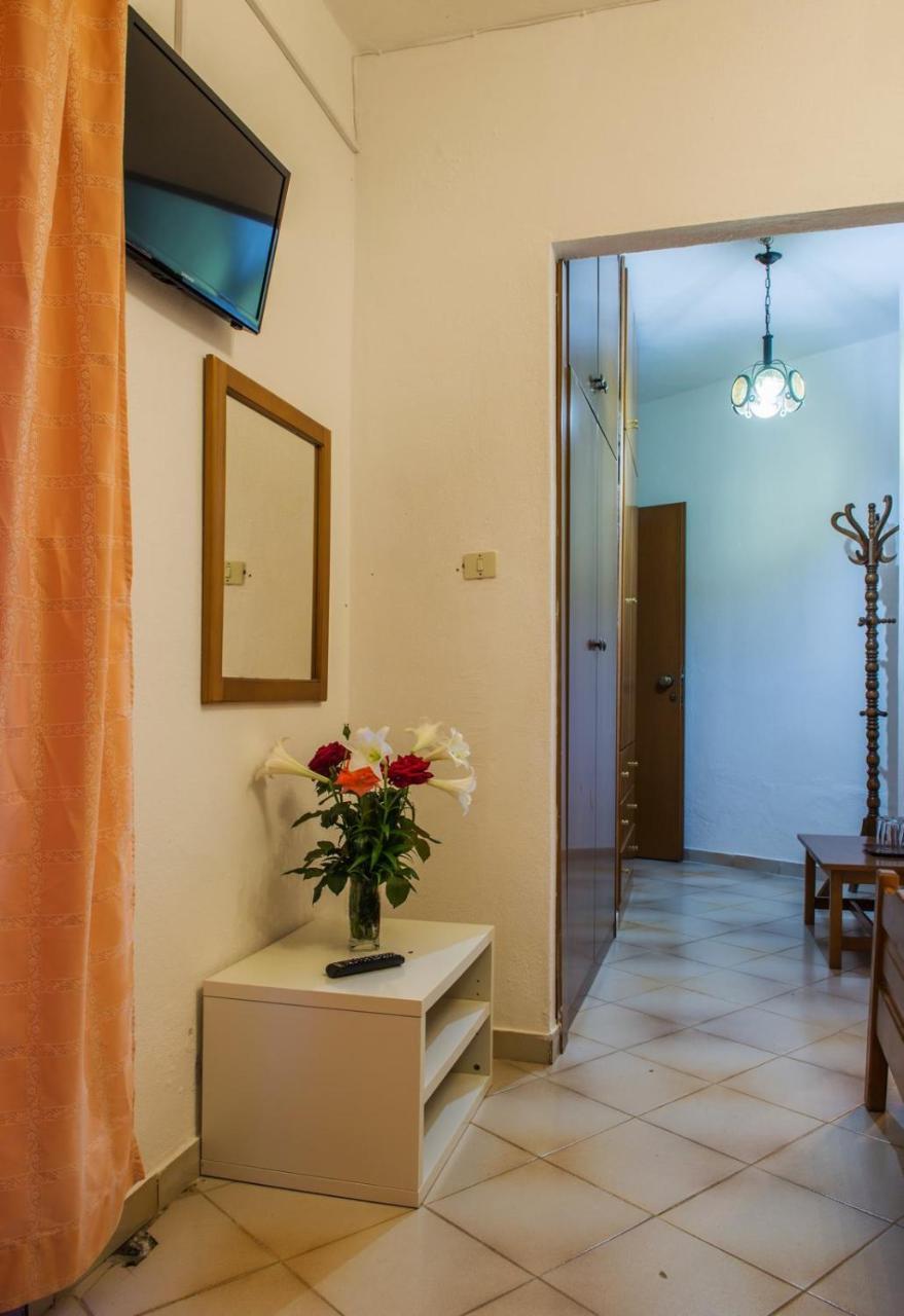 Hotel Stefani Сарті Екстер'єр фото