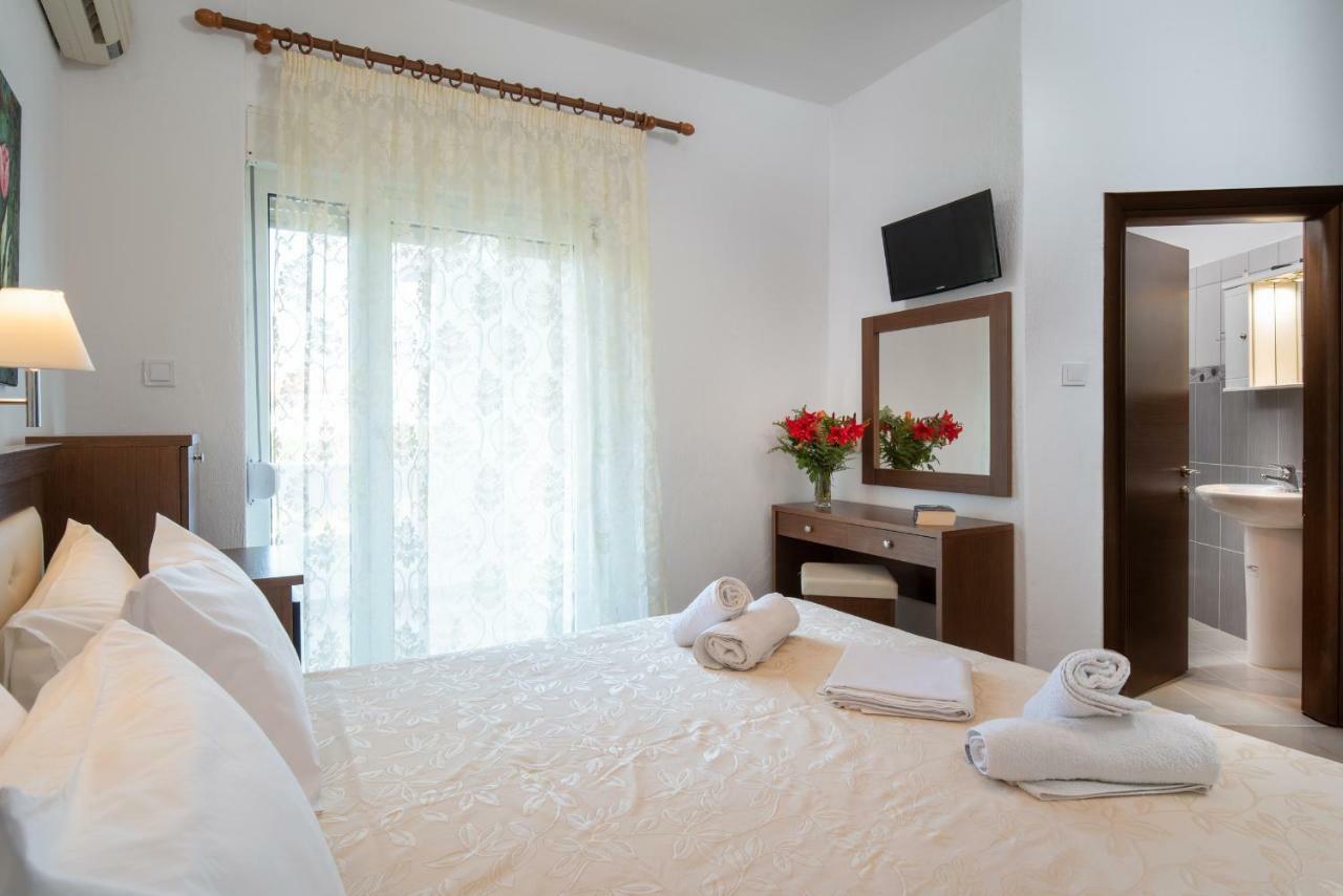 Hotel Stefani Сарті Екстер'єр фото
